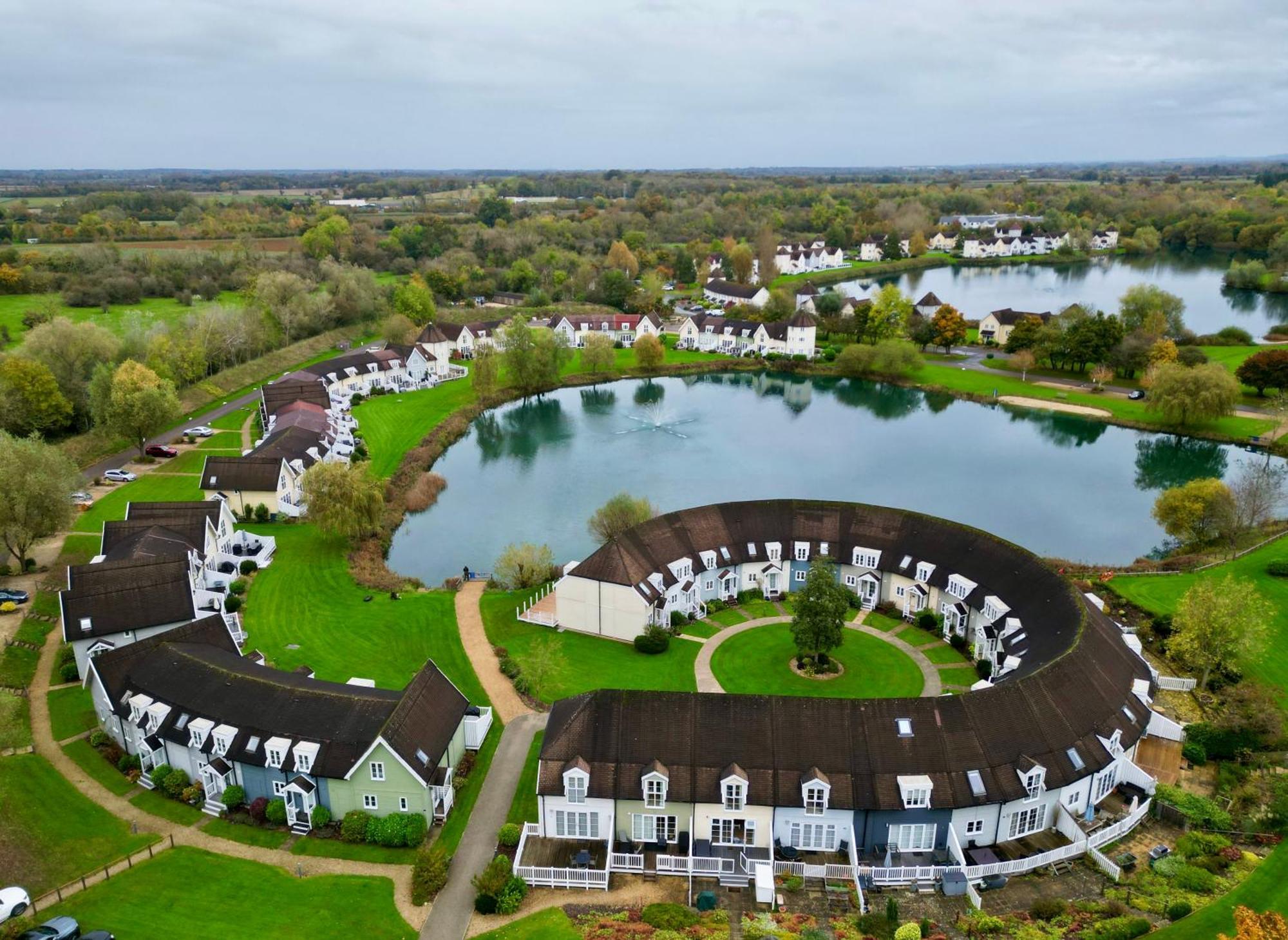 Nyhavn Lakeside Cottage Cirencester Exterior foto