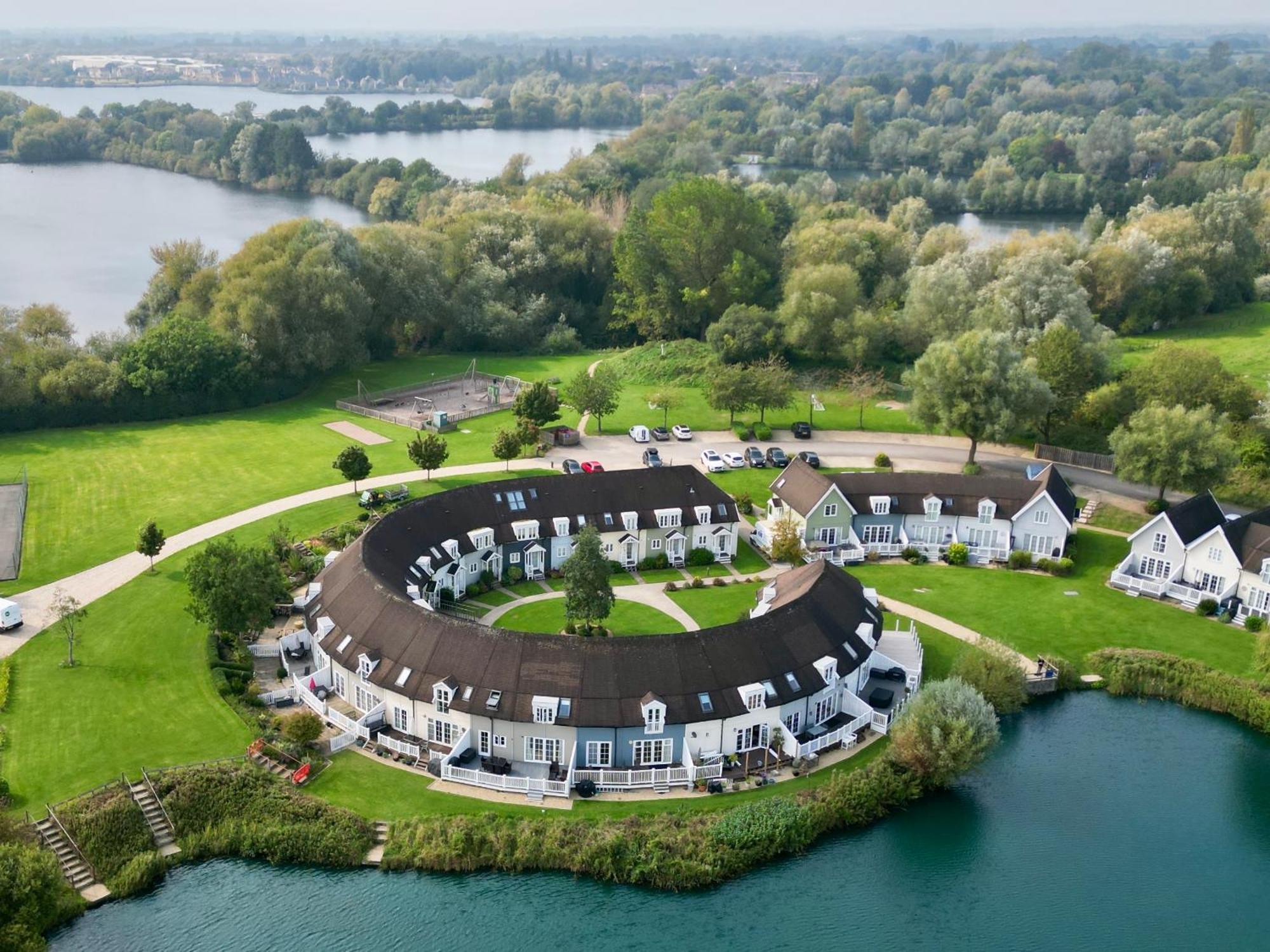 Nyhavn Lakeside Cottage Cirencester Exterior foto