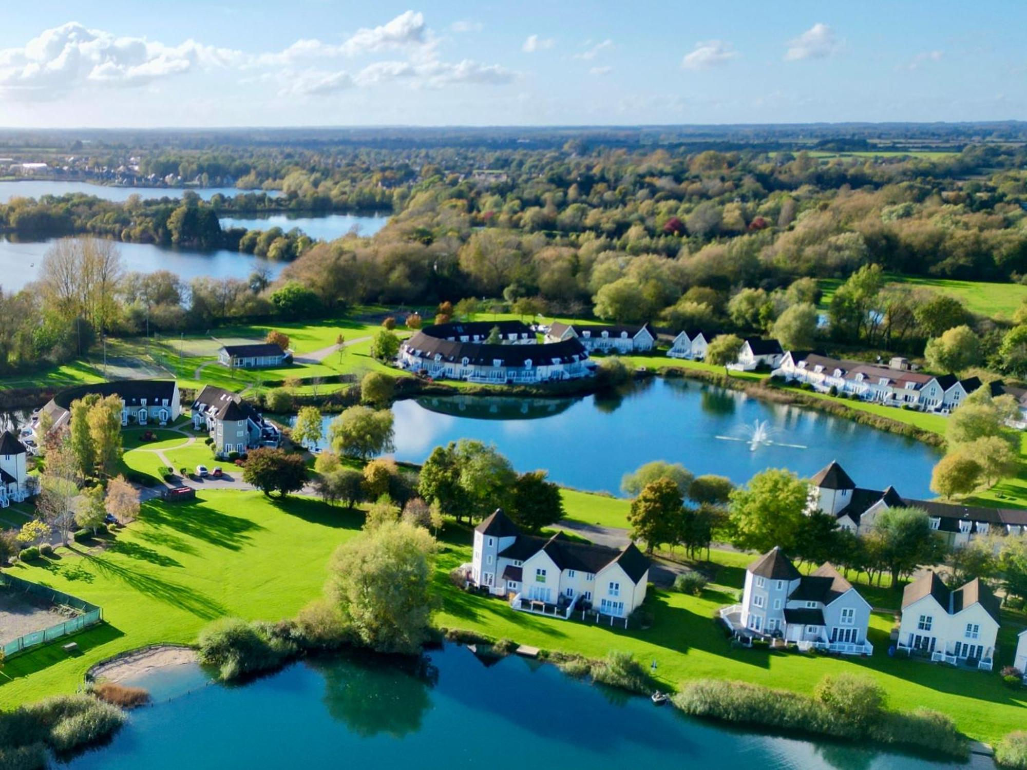Nyhavn Lakeside Cottage Cirencester Exterior foto